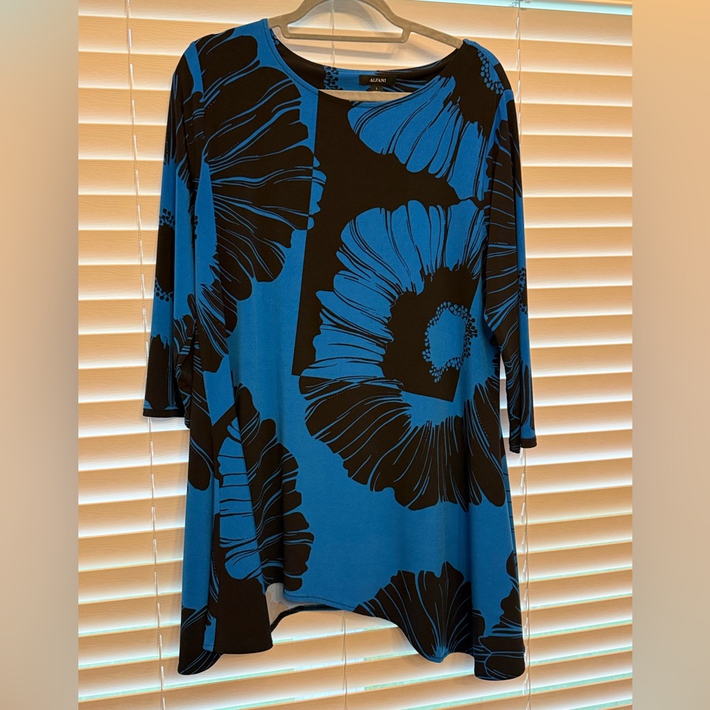 Alfani Women's Black and Blue Floral Tunic